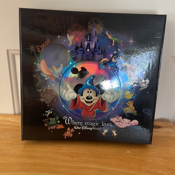 Walt Disney World Where Magic Lives Photo Album. GUC - Picture 13 of 17